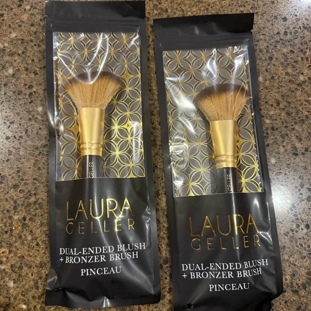 NEW Laura Geller Dual-Ended 2-in-1 Brush - Blush & Bronzer ends